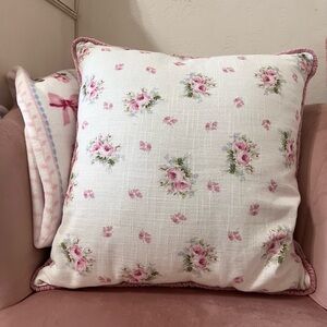 Sabby Chic floral decorative pillow